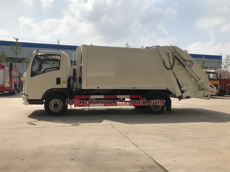 HOWO Compactor Truck