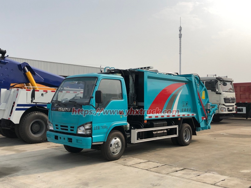 Garbage Compactor Truck