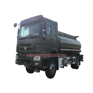 SINOTRUK 4&times;4 2-Axle Fuel Refueling Truck