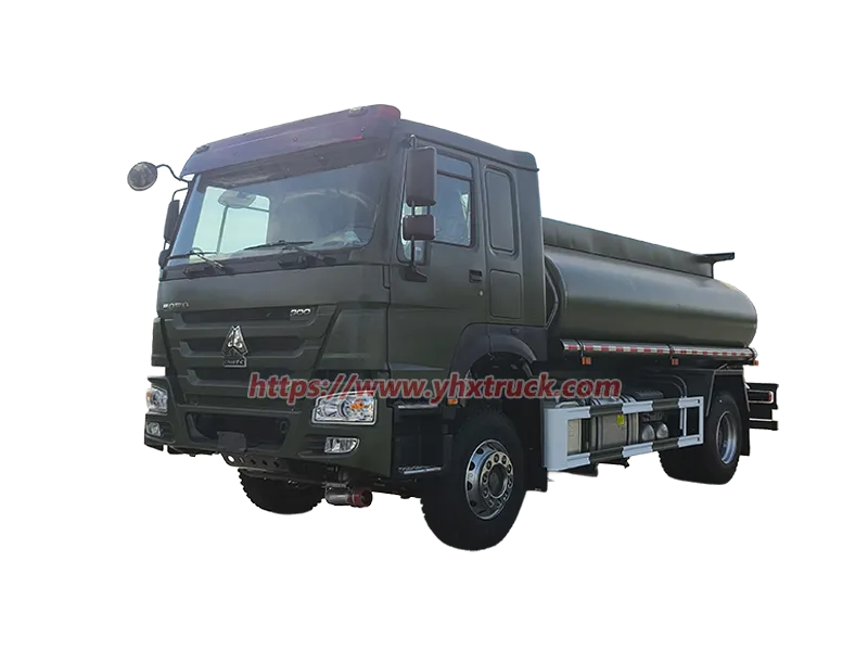 SINOTRUK 4&times;4 2-Axle Fuel Refueling Truck