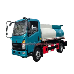 HOWO Light Truck 4&times;2 Oil Tanker