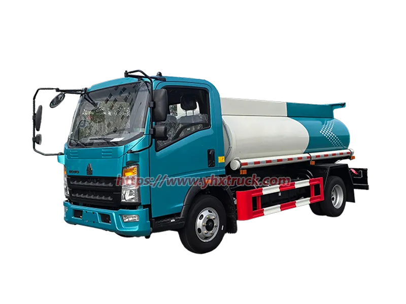 HOWO Light Truck 4&times;2 Oil Tanker