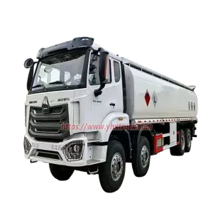 SINOTRUK 8&times;4 Fuel Tank Truck