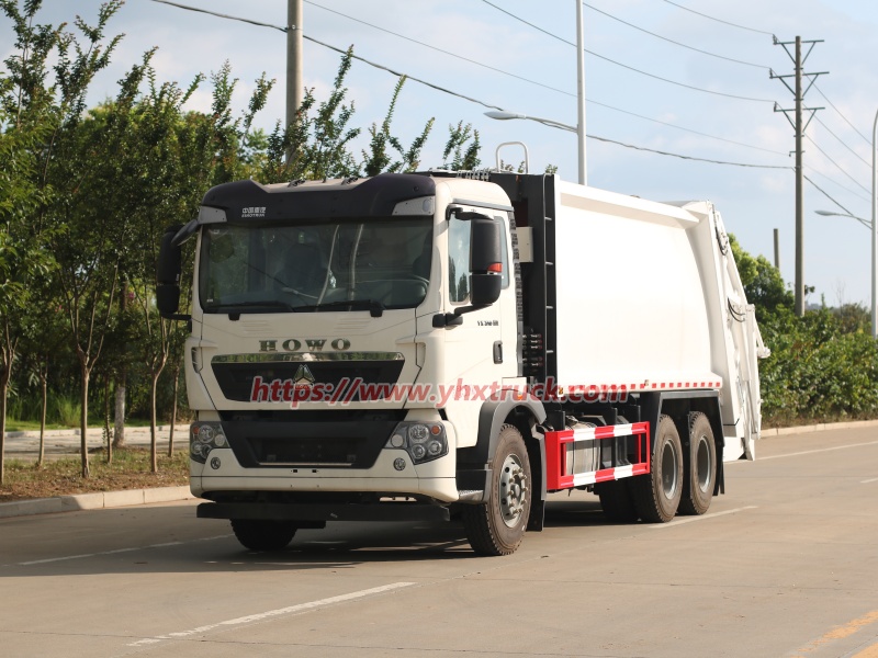 Rear Loader Compactor Truck