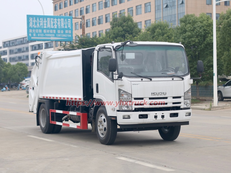 Garbage Compactor Truck