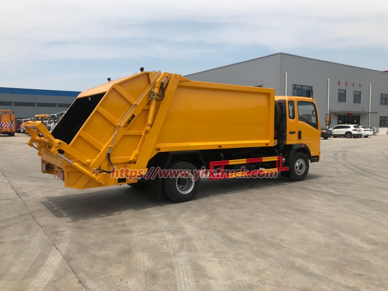 Urban Waste Compactor Vehicle