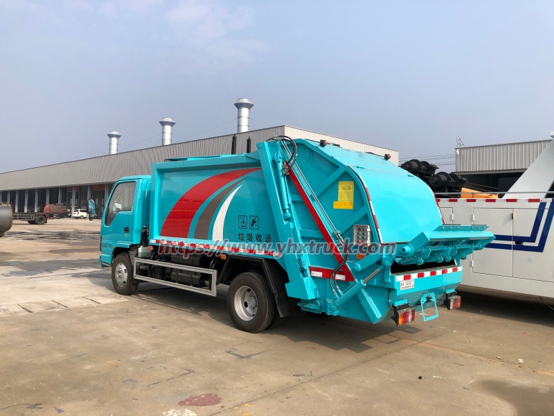 Garbage Compactor Truck