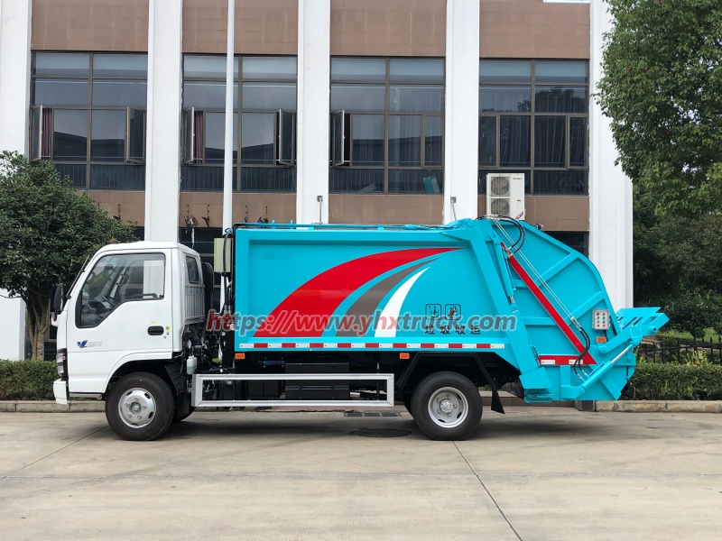 Garbage Compactor Truck