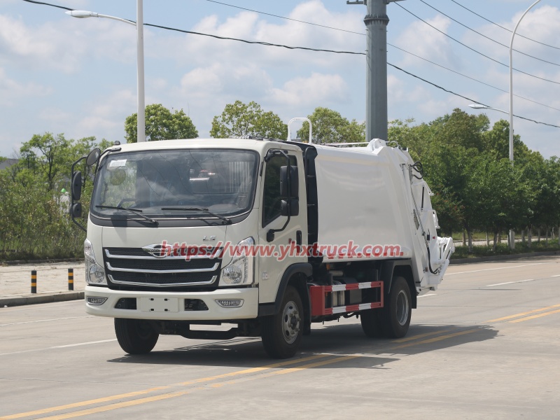 Rear Loader Refuse Compactor Truck