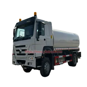 SINOTRUK 2-Axle 15m&sup3; Fuel Tank Truck