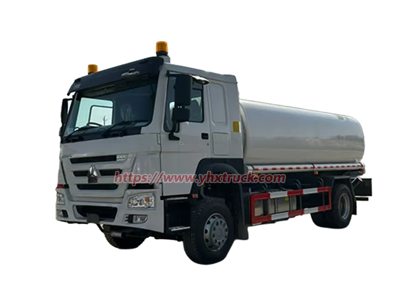 SINOTRUK 2-Axle 15m&sup3; Fuel Tank Truck