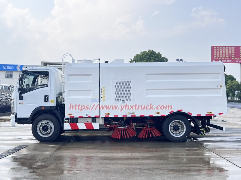 Road Sweeper Truck-1.jpg