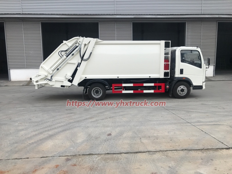 HOWO Compactor Truck