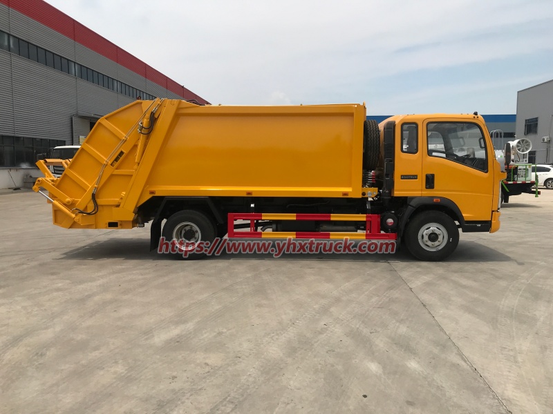 Urban Waste Compactor Vehicle