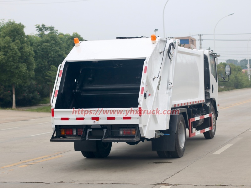 Garbage Compactor Truck