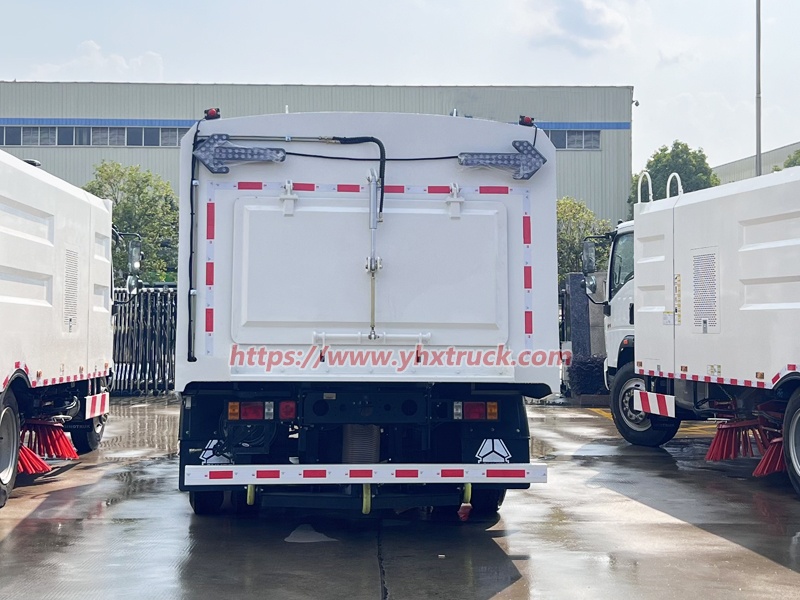 Road Sweeper Truck-4.jpg