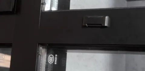 Windshield drainage