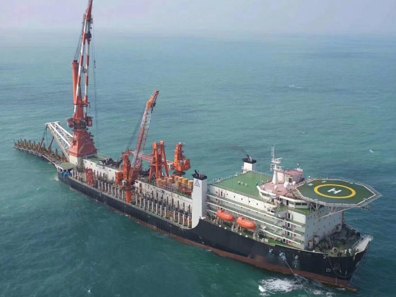 Pipelaying Barge