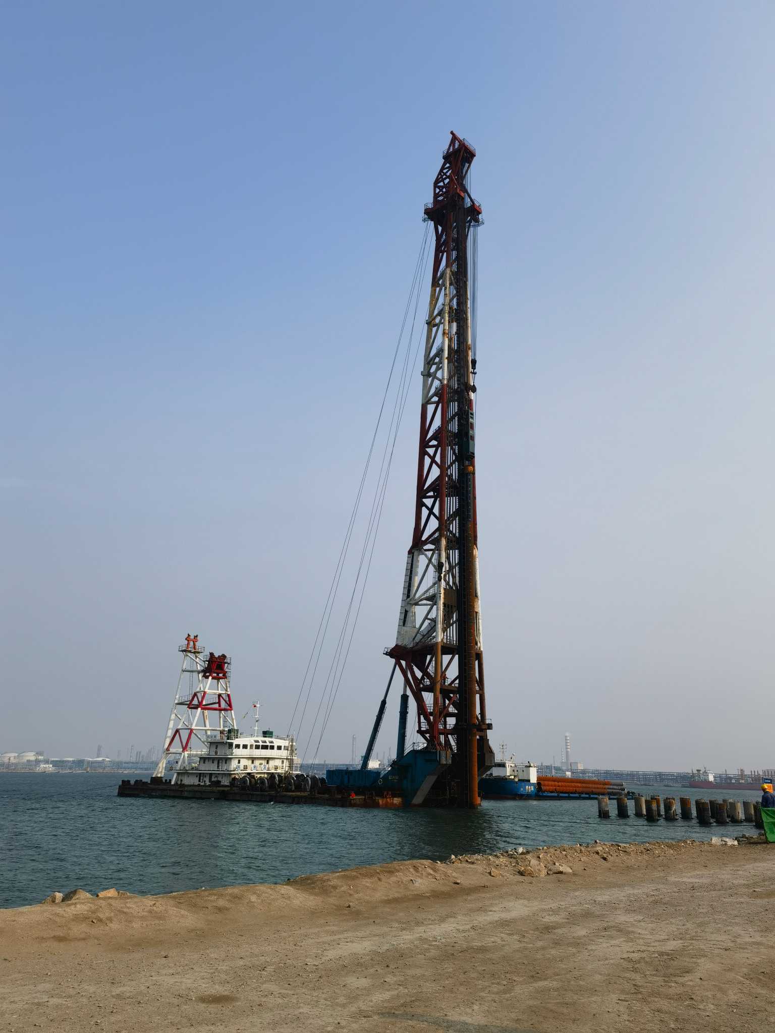 120m-leader-height-pile-driving-barge.jpg
