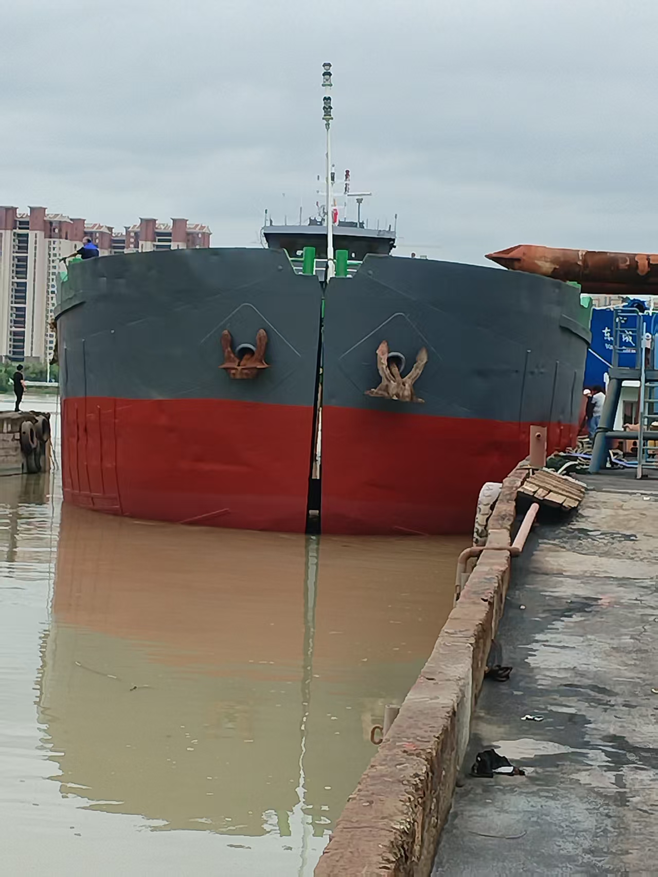 Split Hopper Barge Dumping