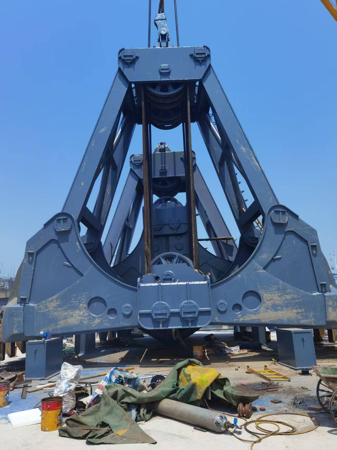 50m3-clamshell-dredger.jpg