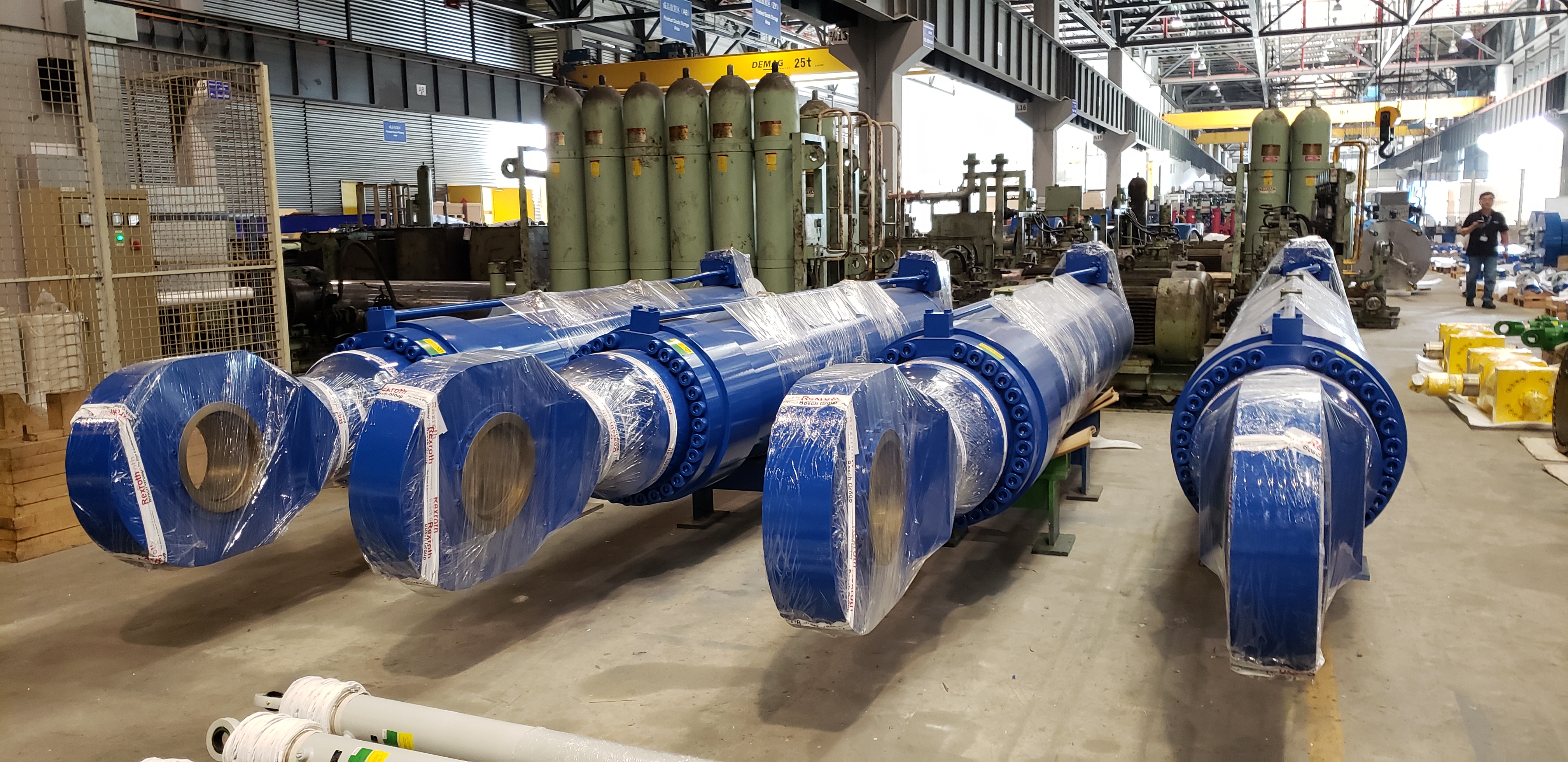 cylinder-split-hopper-barge.jpg