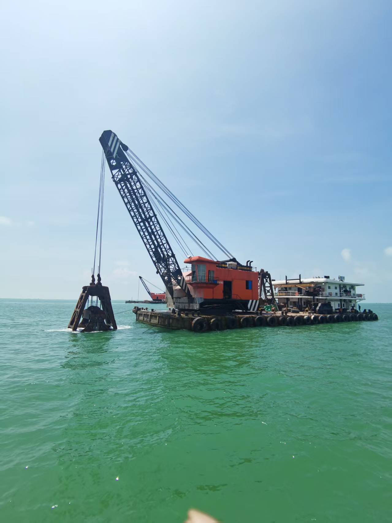 13m3 Grab Dredger | Year 2010