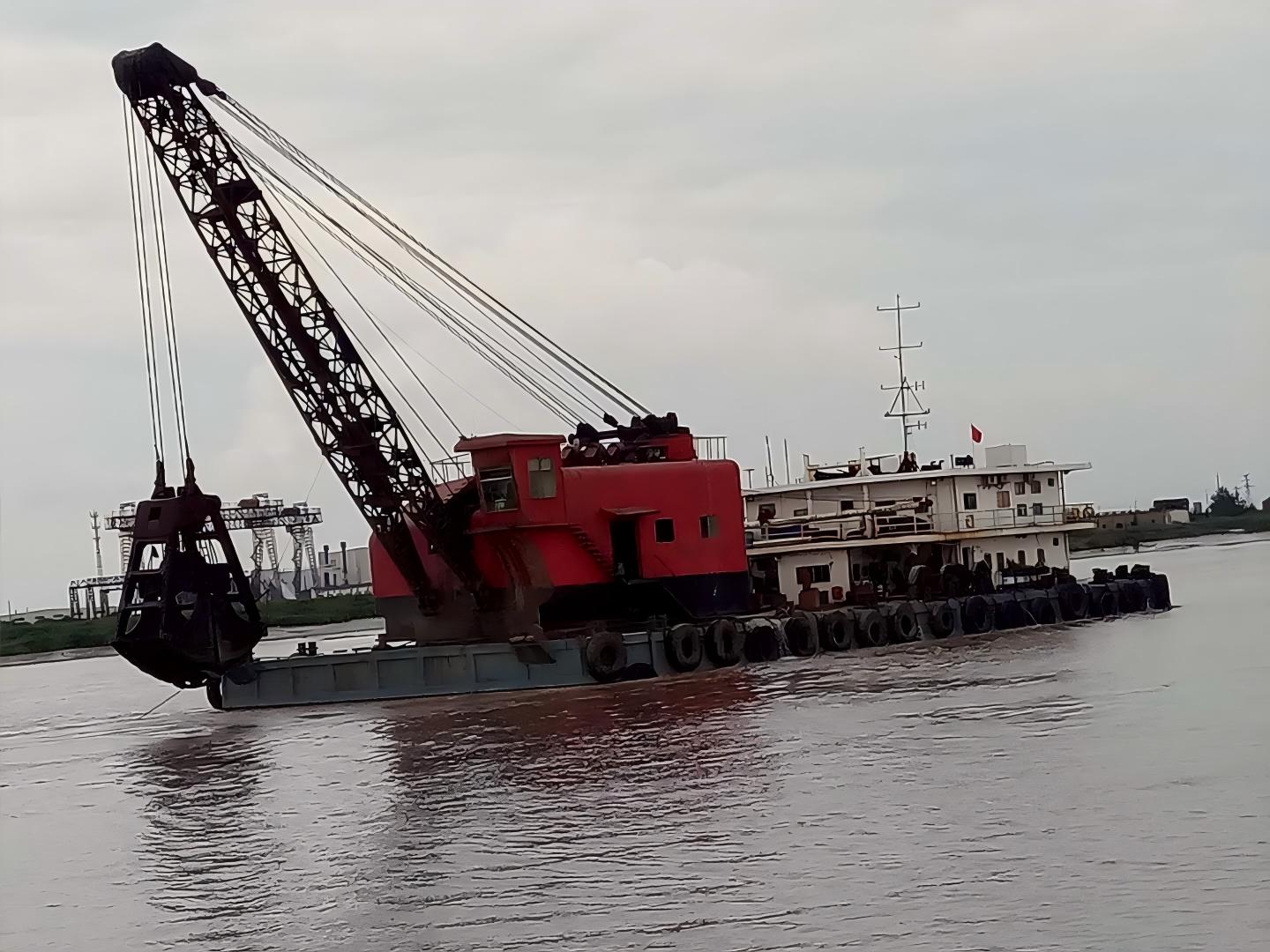 13m3-grab-dredger.jpg