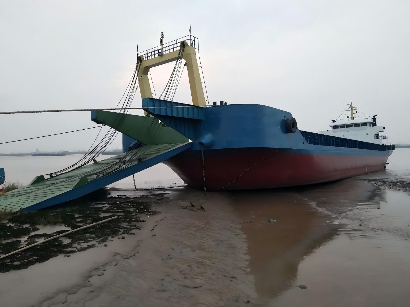 deck-barge.jpg deck-barge.jpg