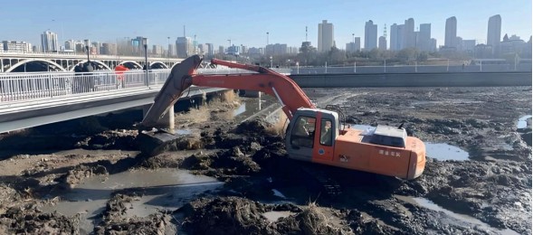 excavator-mud-dredging.jpg