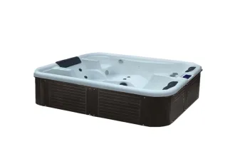 Energy Efficient Outdoor Spa with Insulated Heating and Smart Control