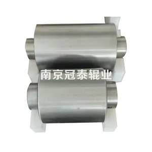 Scale breaking support roller