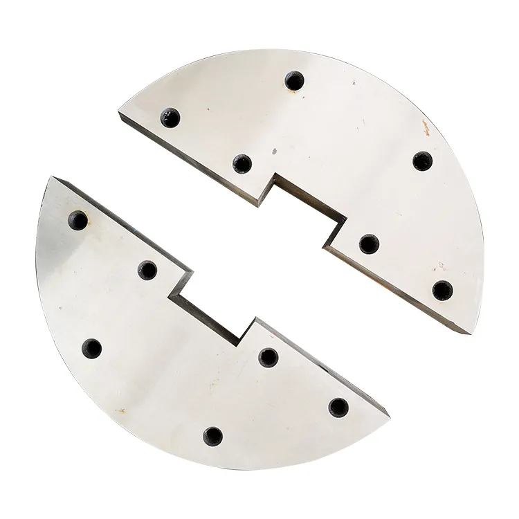 Crescent-shaped shear blade