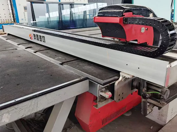 Glass cutting machine