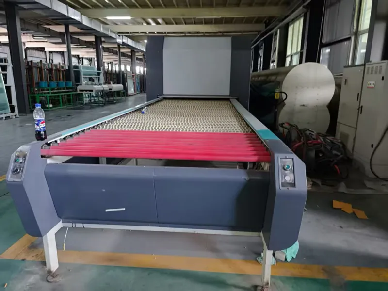 Horizontal glass tempering furnace