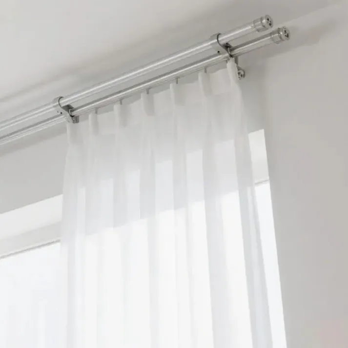 Riel de cortina de aluminio y sistema de varilla romana – Proyecto comercial de Europa del Este