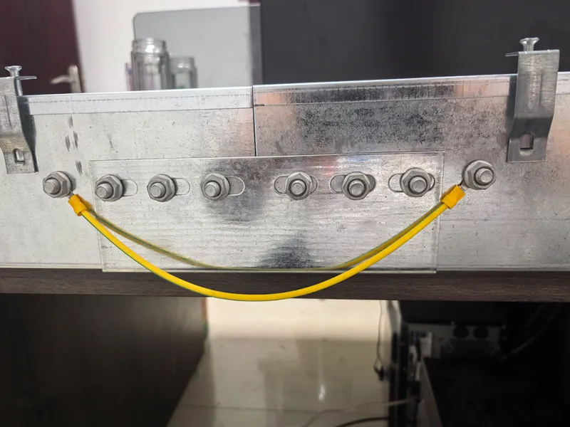 Types of fixed cable tray connections