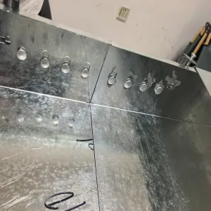 Customized cable tray connection and fixation