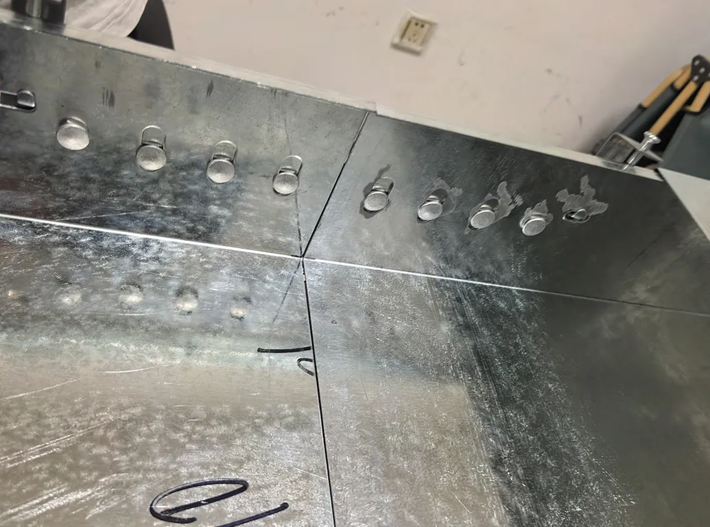 Customized cable tray connection and fixation