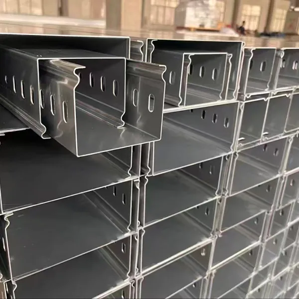 Self-locking cable tray