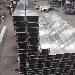 Self-locking cable tray