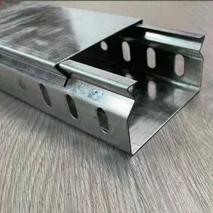 Self-locking cable tray