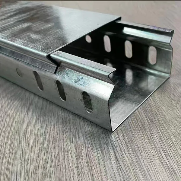 Self-locking cable tray