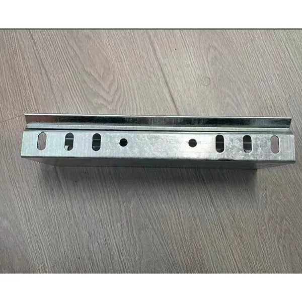 Self-locking cable tray