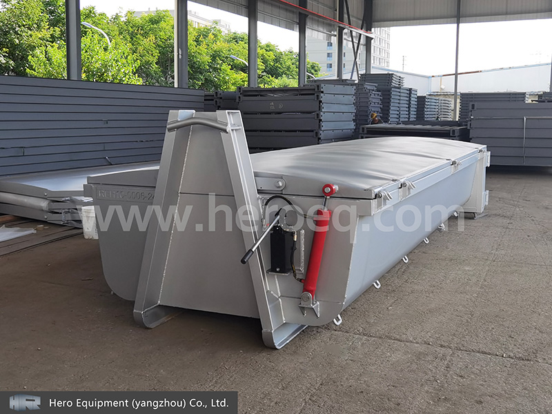 How do hook lift bins prevent waste leakage?