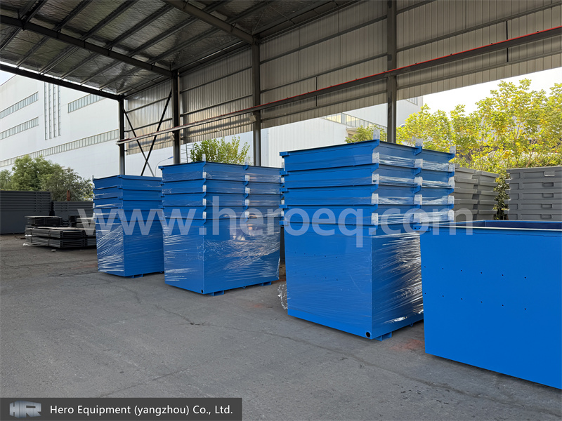 What materials are commonly used in manufacturing front load bins？