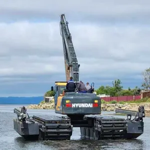 Hyundai 305  Wetland excavator