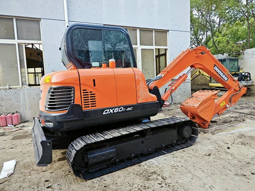Used Doosan DX60 environmentally friendly and energy-saving tracked mini excavator
