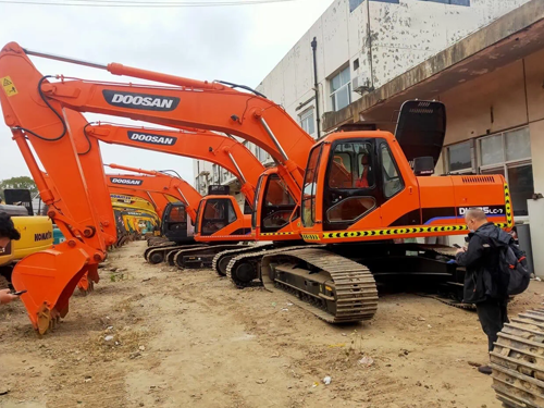 Used Doosan 225 Excavator with High Cost-performance Ratio
