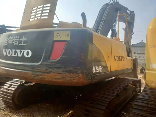 How to Evaluate the Paint Finish and Corrosion on Used Excavators